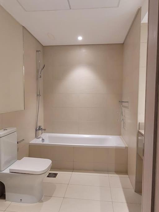 Appartement Yas Canal 3 Luxury Close To F1 And Ferrari World