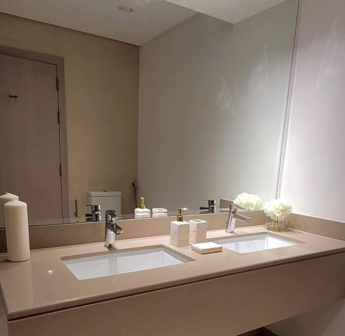 Appartement Yas Canal 3 Luxury Close To F1 And Ferrari World